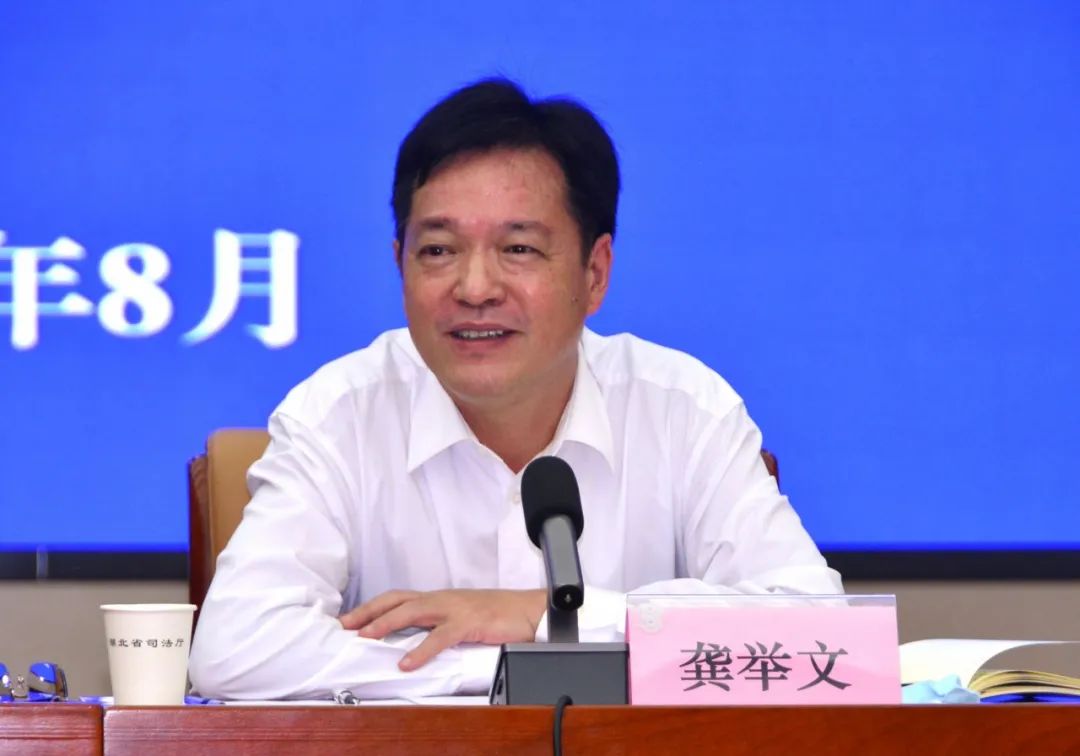 曾群同志主持召开省司法厅离退休老干部座谈会